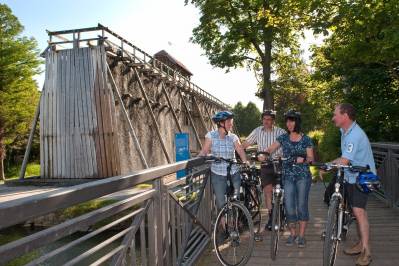 Radfahrer an der Salzkottener Saline © Touristikzentrale Paderborner Land / Reinhard Rohlf